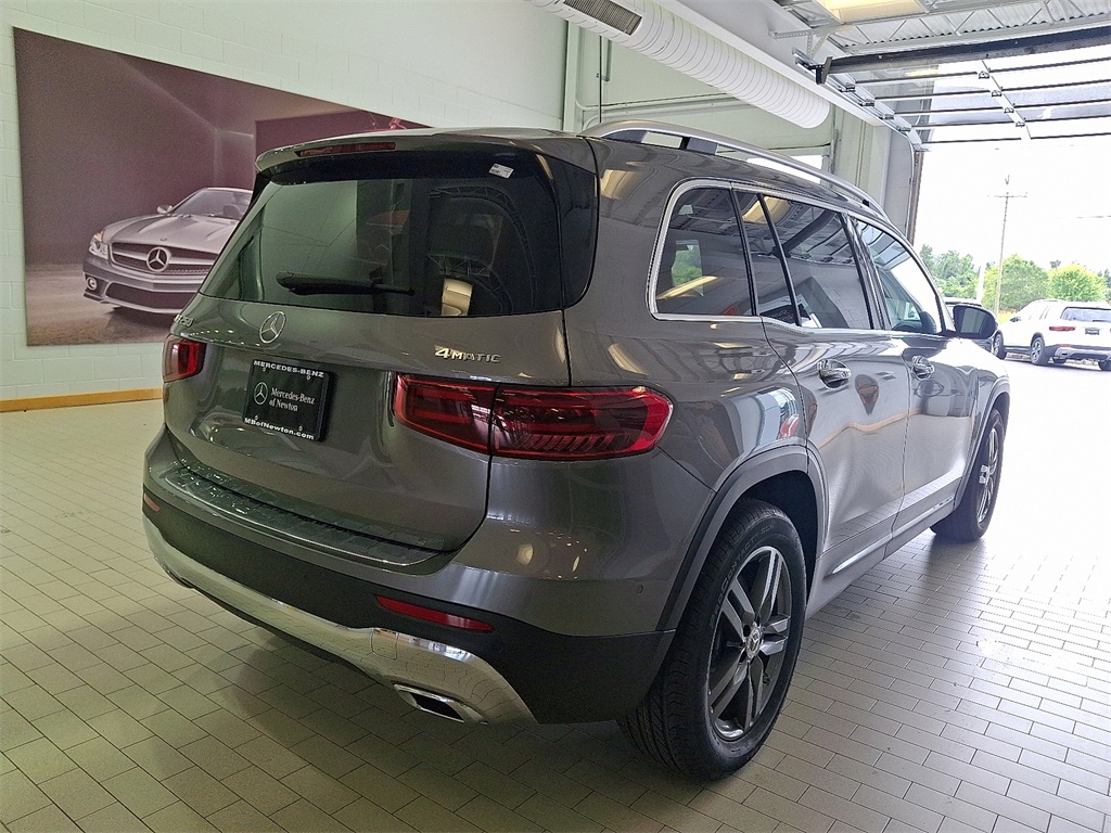 2026 Mercedes Benz GLB 250 4MATIC photo 4