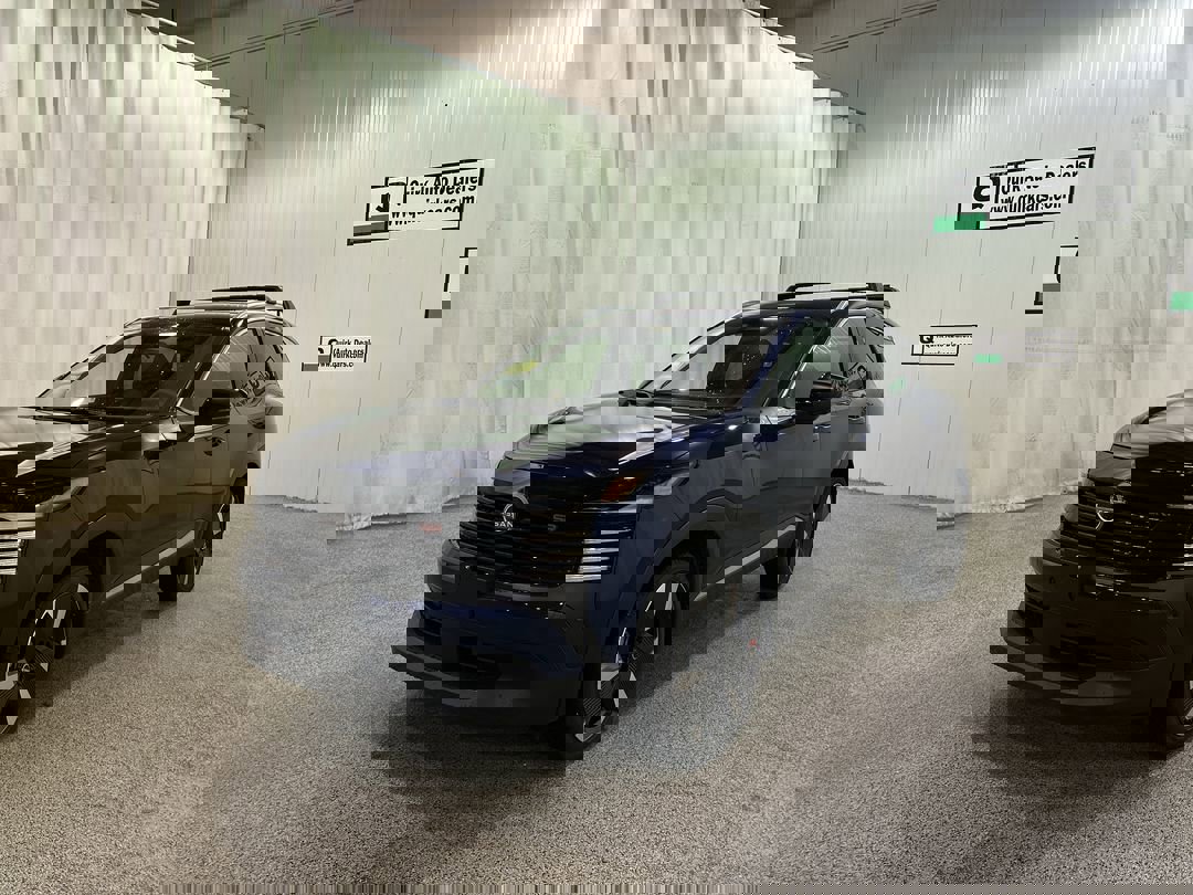 2026 Nissan Kicks SR photo 4