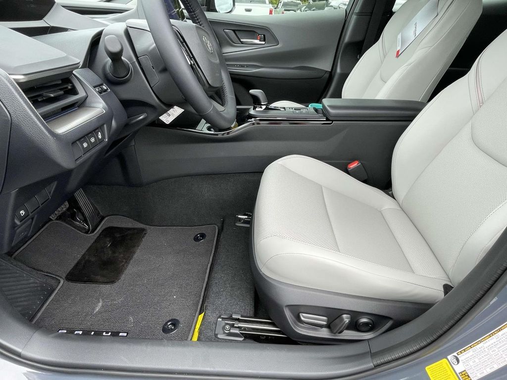 2025 Toyota Prius XLE photo 10