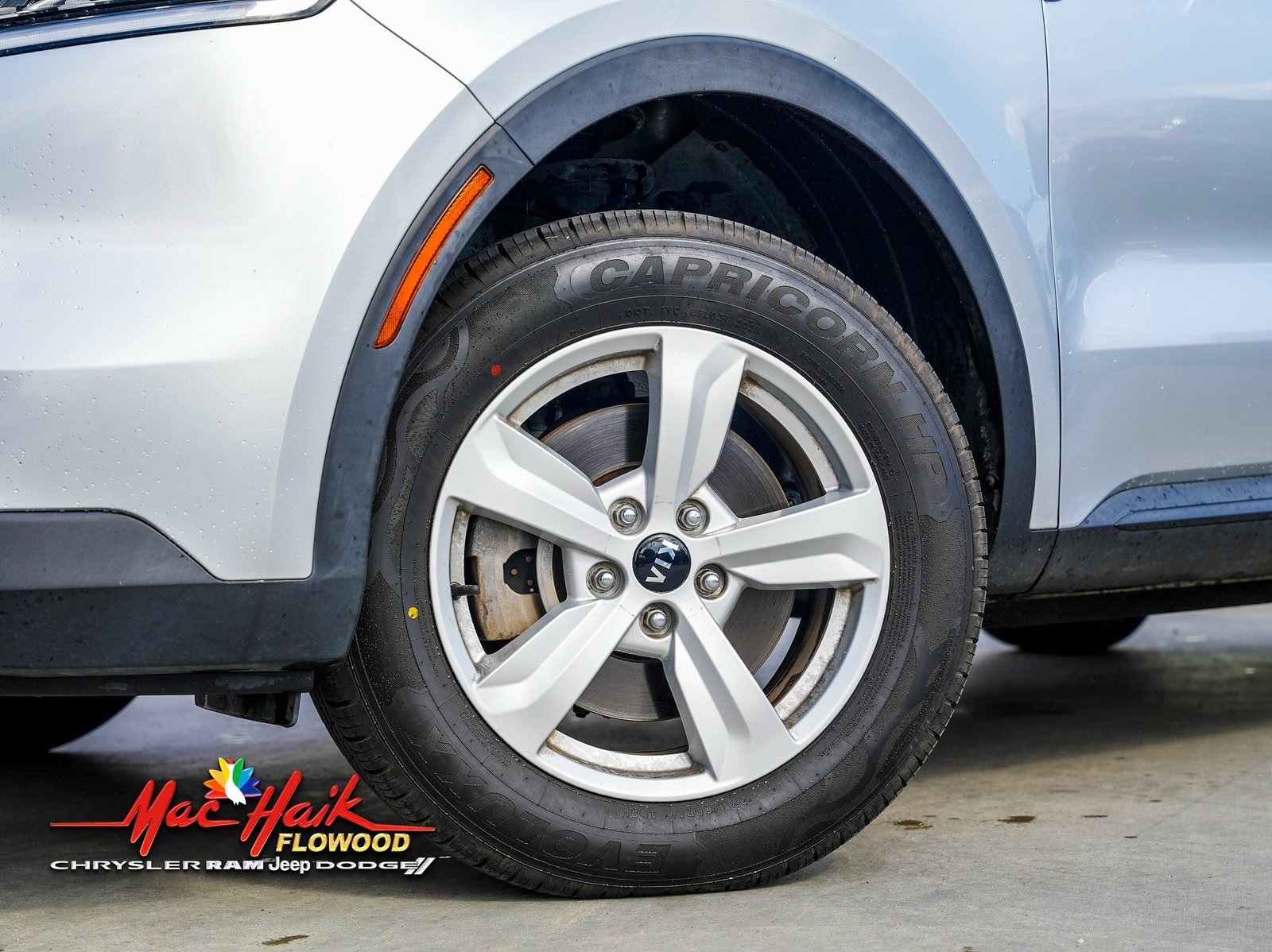 2021 Kia Sorento LX photo 2