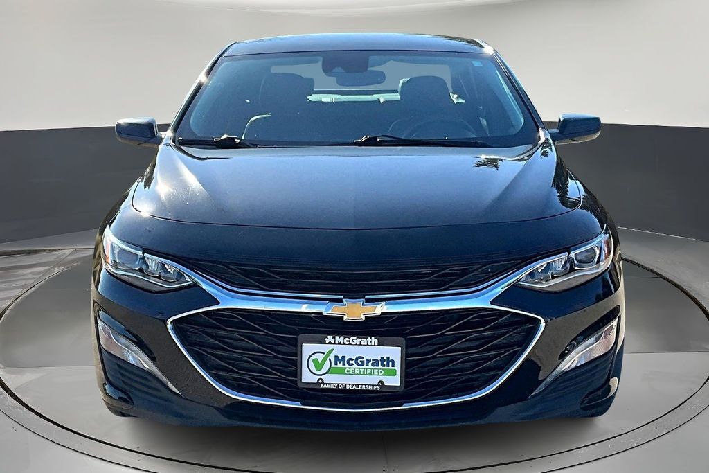 2024 Chevrolet Malibu Premier 2LT photo 2