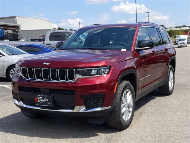 2025 Jeep Cherokee Laredo photo 3