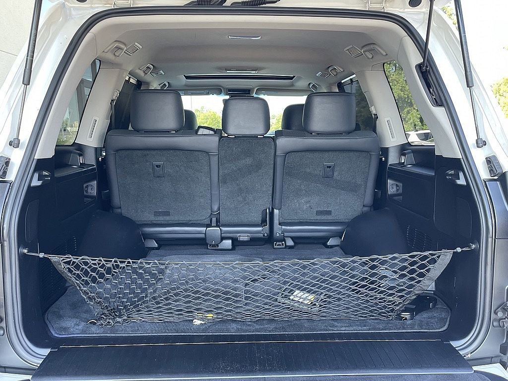 2019 Lexus LX 570 photo 25