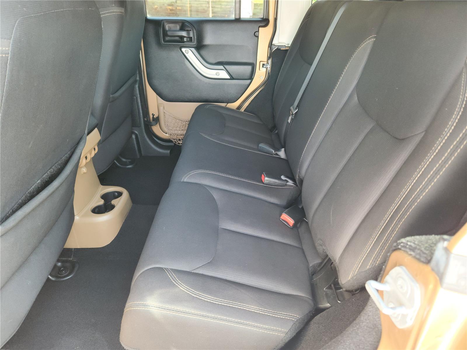 2015 Jeep Wrangler Sahara photo 9
