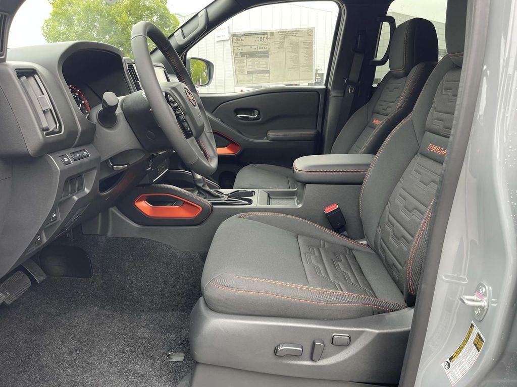 2025 Nissan Frontier PRO-4X photo 12