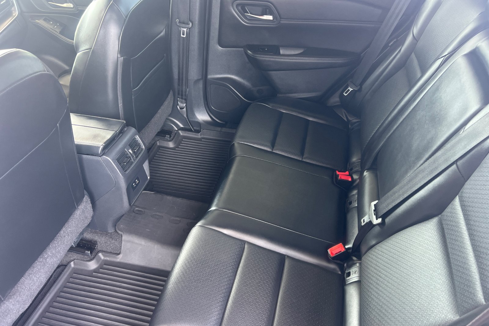 2023 Nissan Rogue SV photo 12