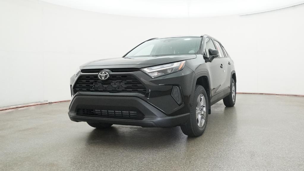 2025 Toyota RAV4 XLE photo 4