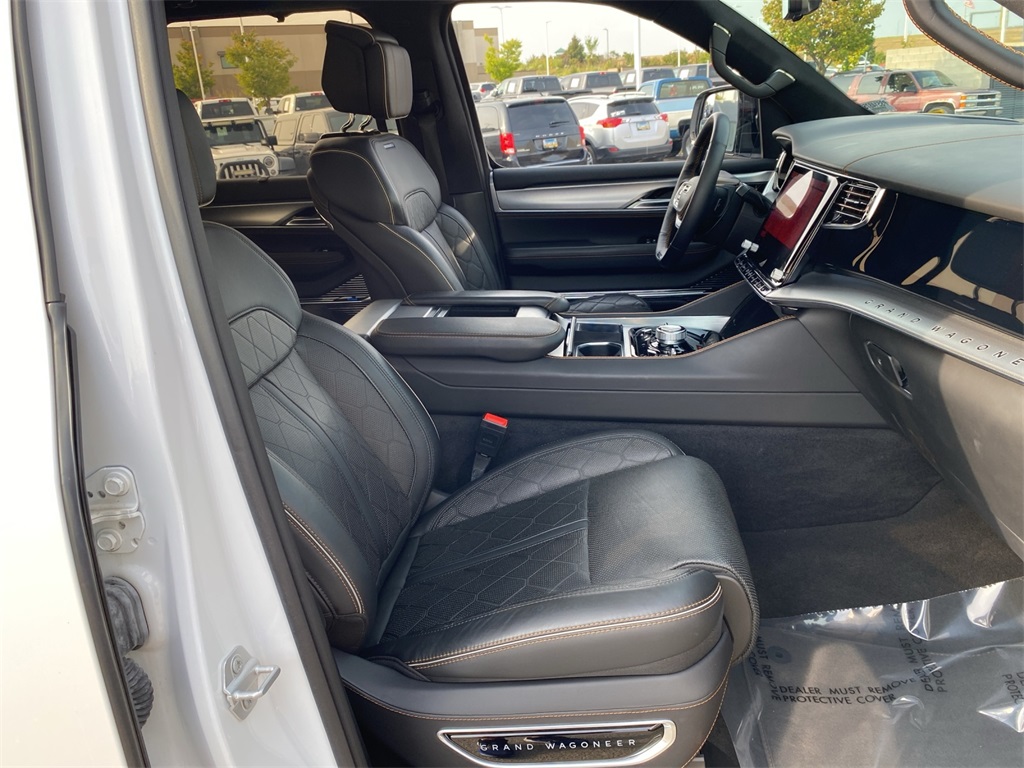 2023 Jeep Grand Wagoneer III photo 22