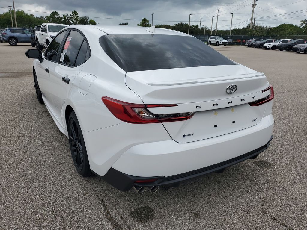 2025 Toyota Camry SE photo 5