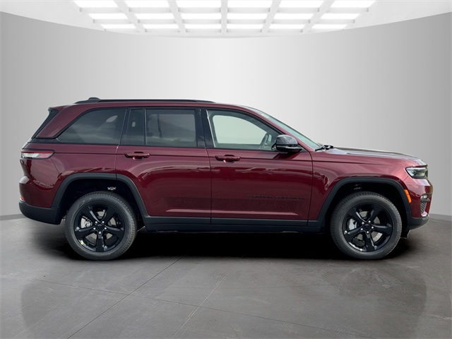 2025 Jeep Grand Cherokee Limited photo 3