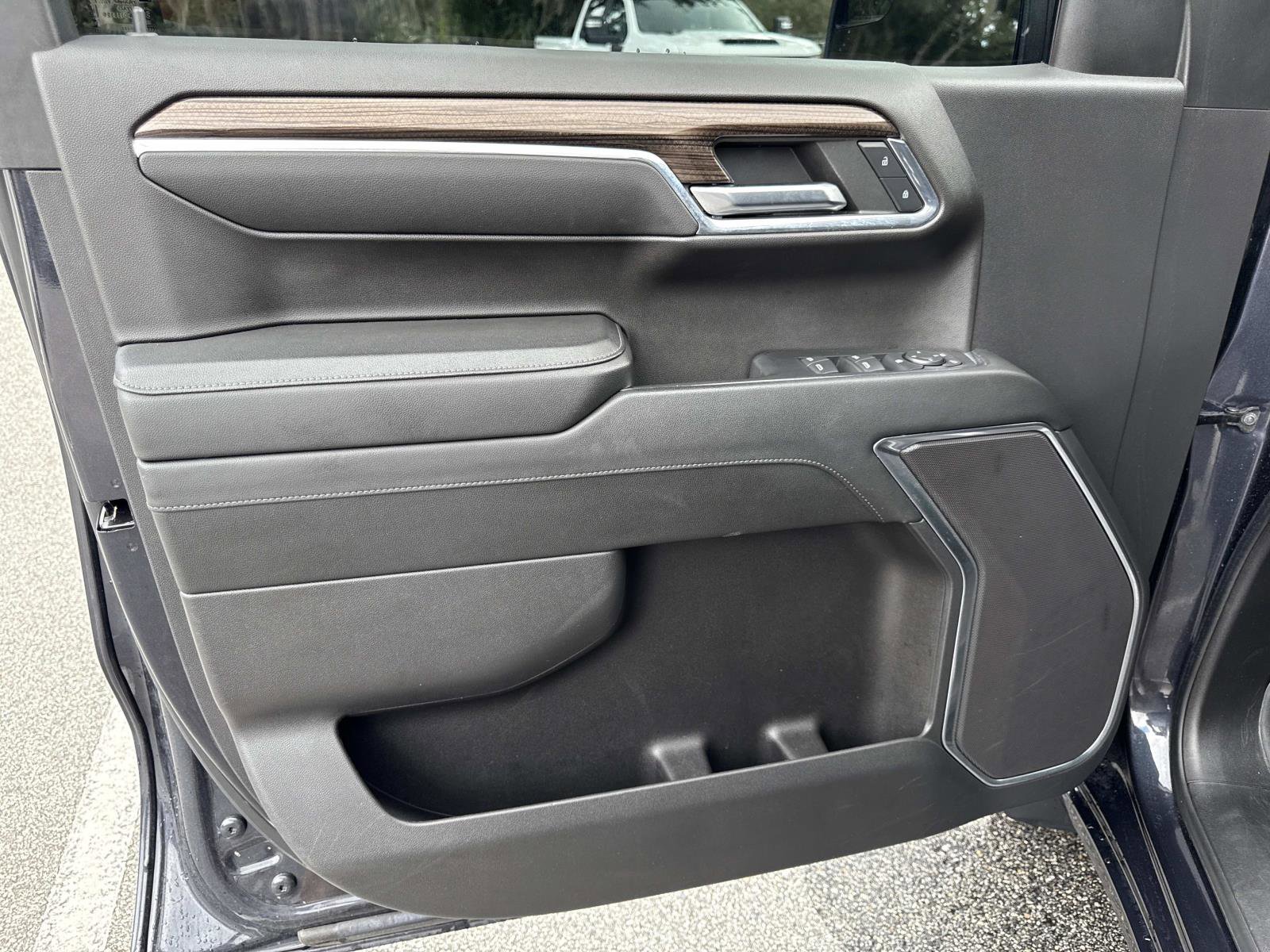 2024 Chevrolet Silverado 1500 RST photo 17