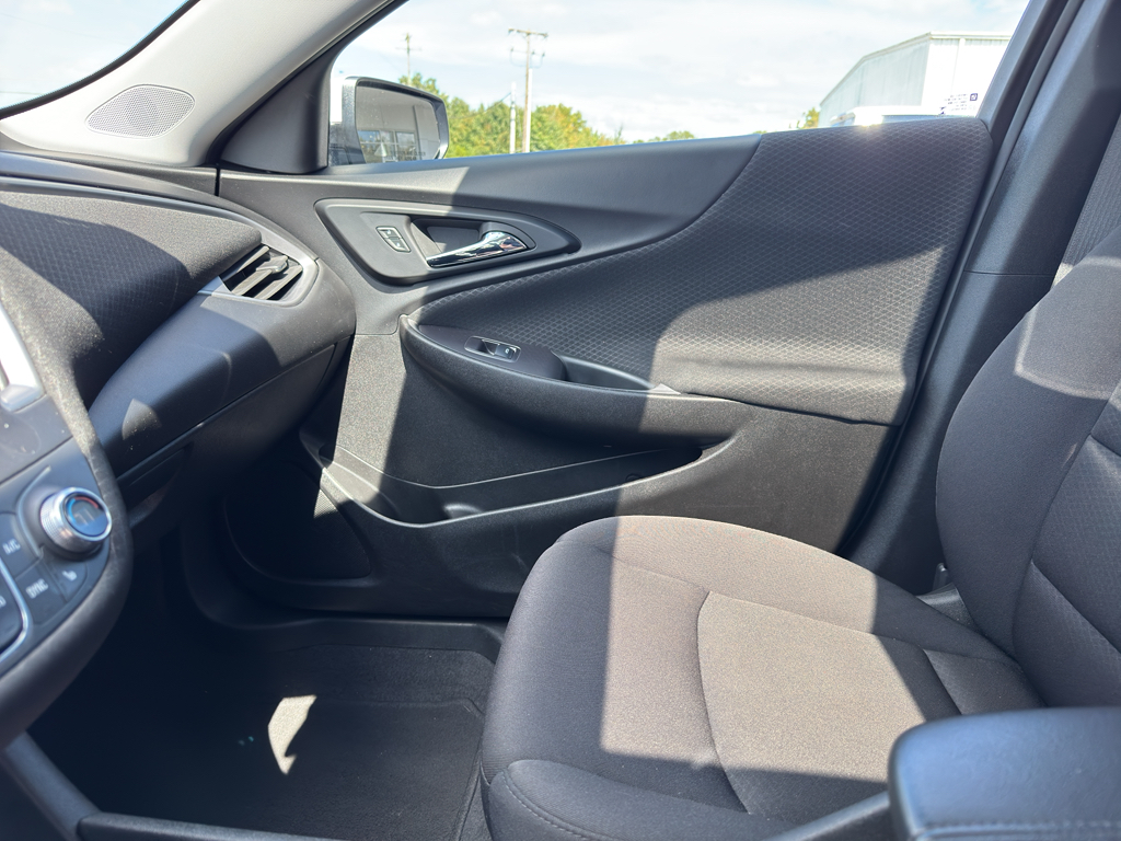 2023 Chevrolet Malibu 1LT photo 15