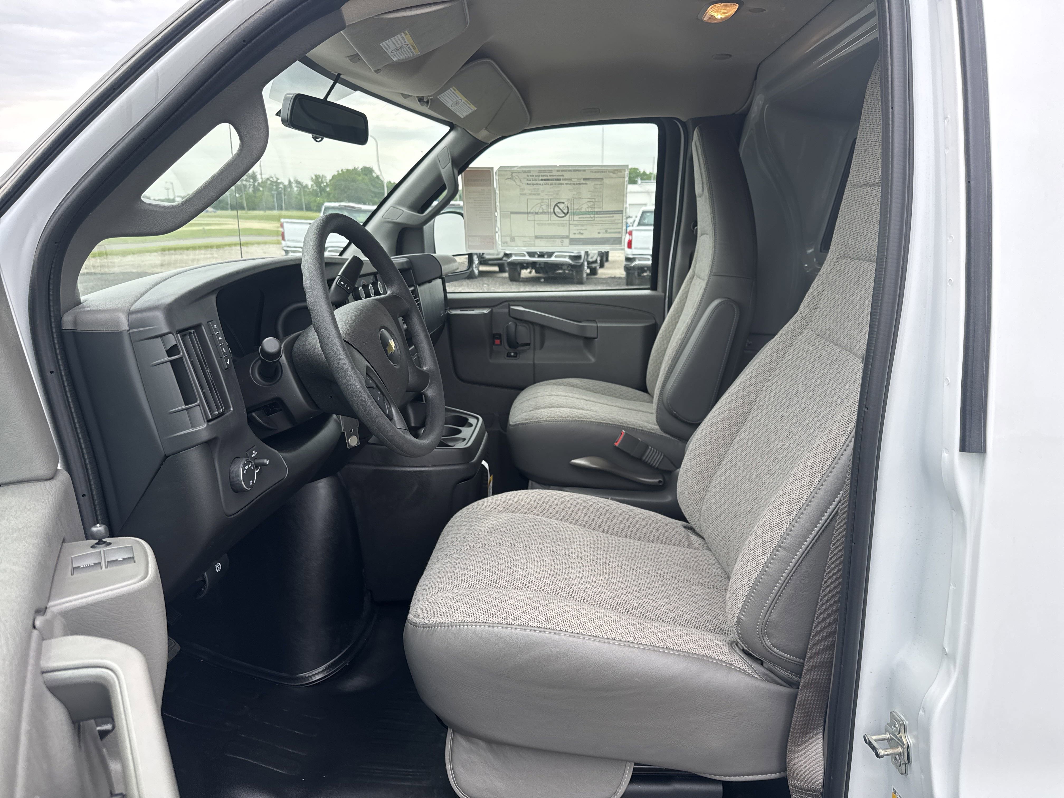 2024 Chevrolet Express Cargo 2500 photo 3