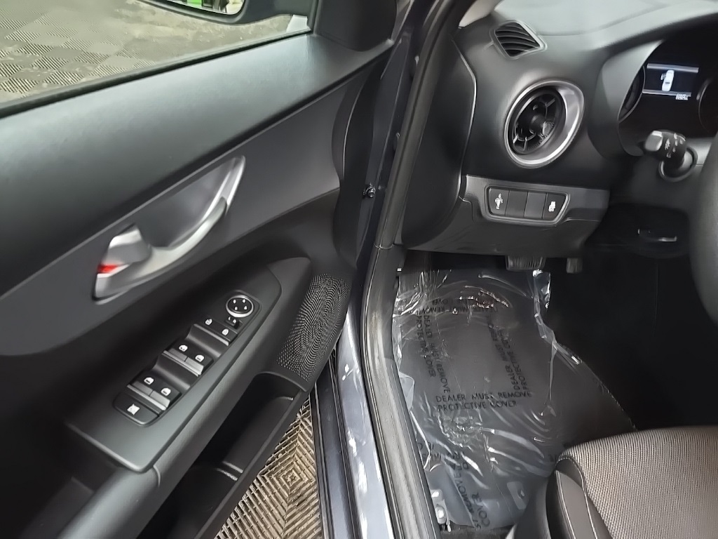 2023 Kia Forte LXS photo 24
