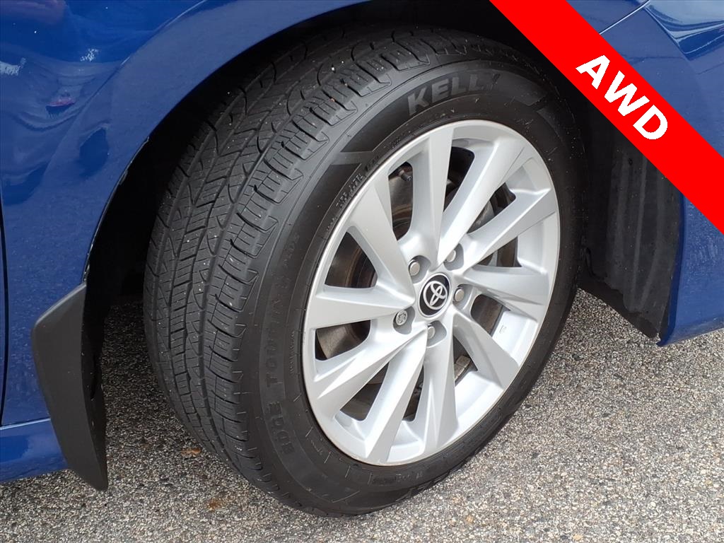 2023 Toyota Camry LE photo 4