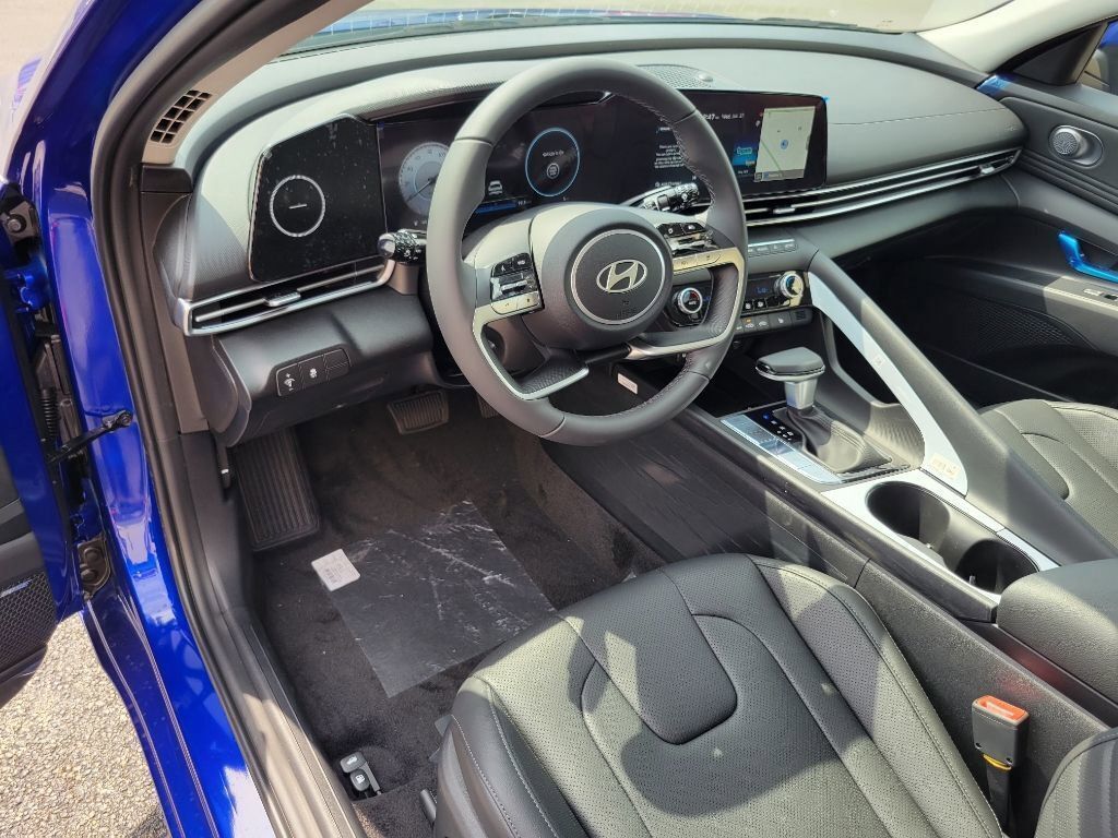 2024 Hyundai Elantra Limited photo 11