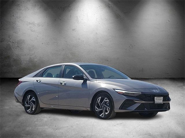 2025 Hyundai Elantra SEL Sport photo 3