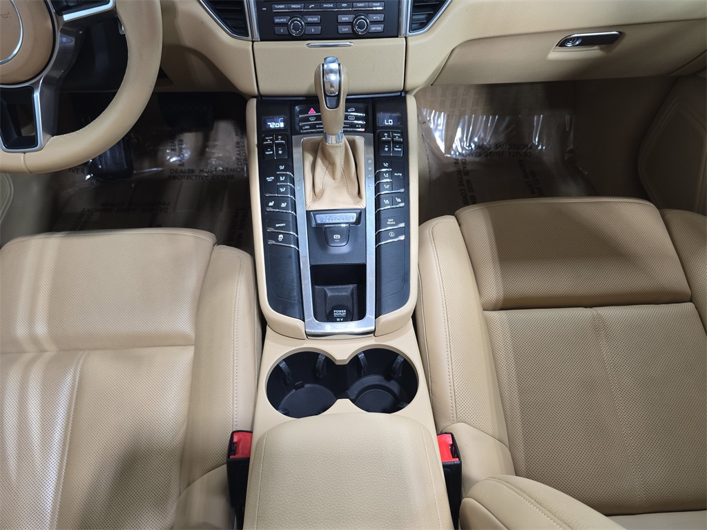 2015 Porsche Macan S photo 19
