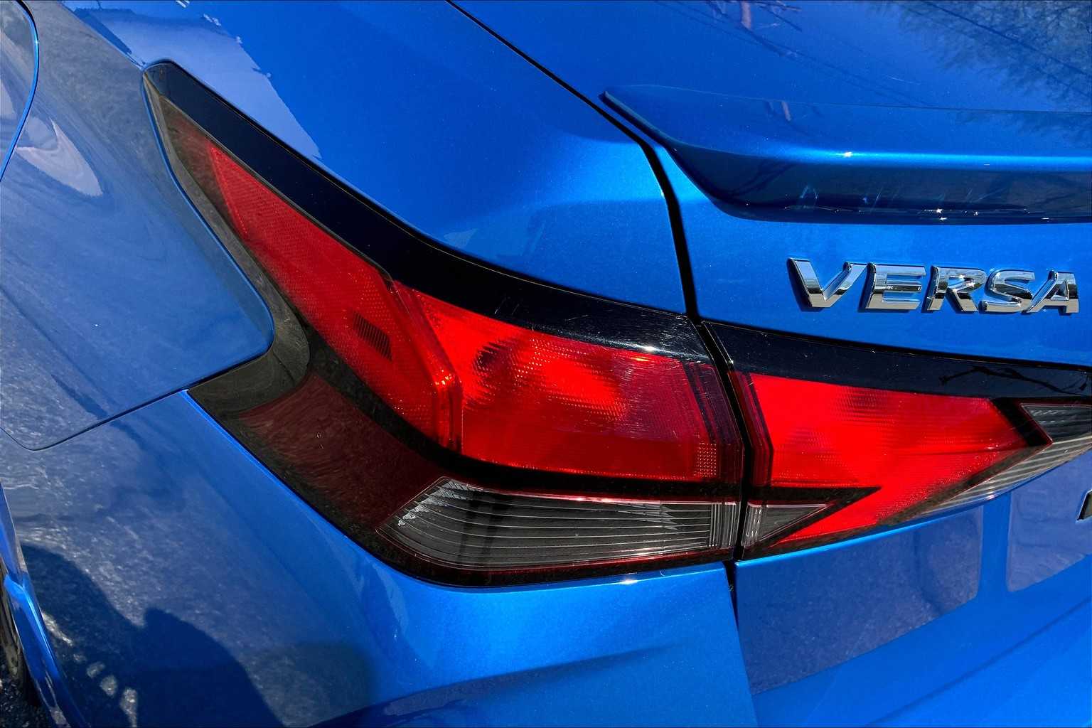 2020 Nissan Versa SR photo 25