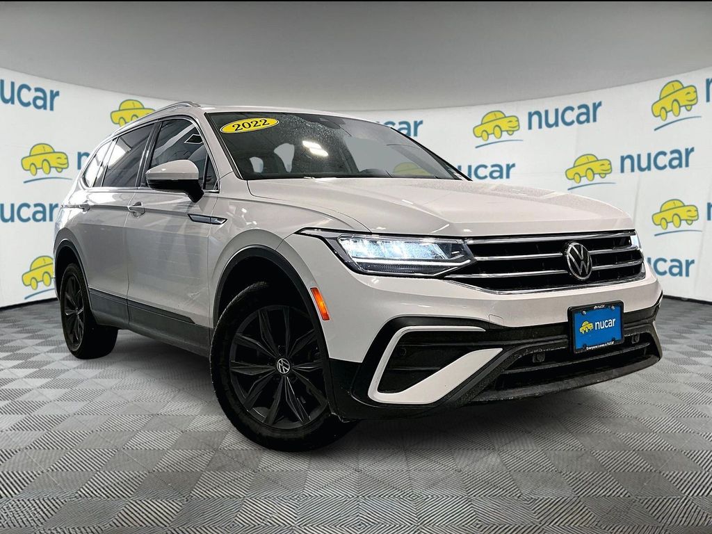 2022 Volkswagen Tiguan SE's photo
