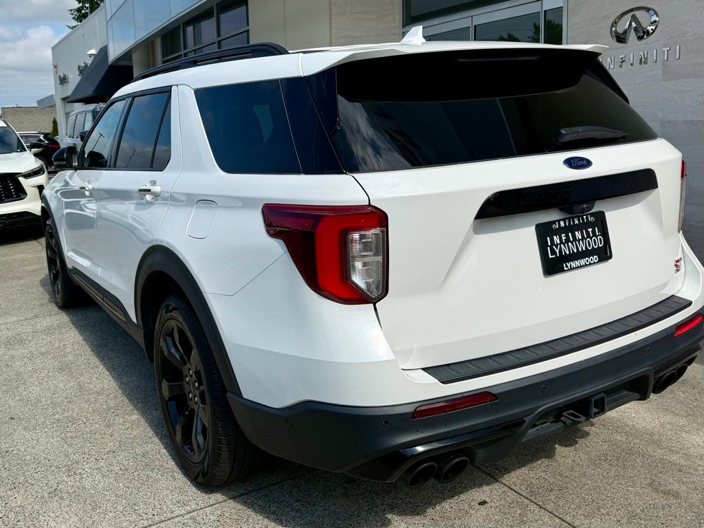 2022 Ford Explorer ST photo 3