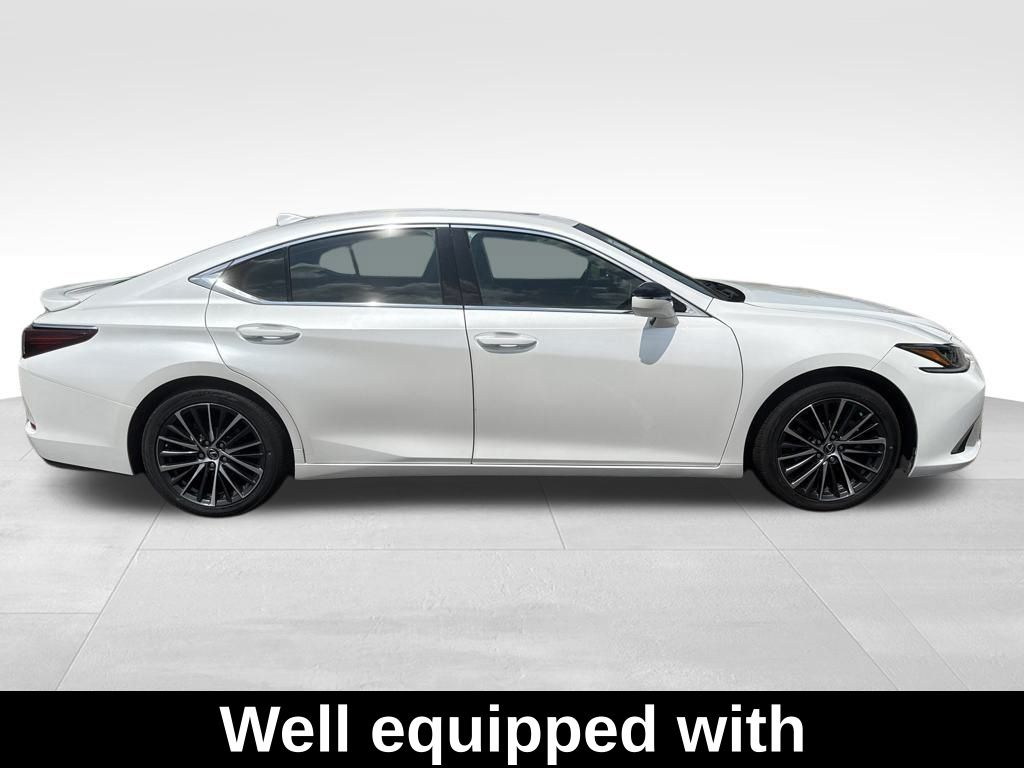 2022 Lexus ES 350 photo 13