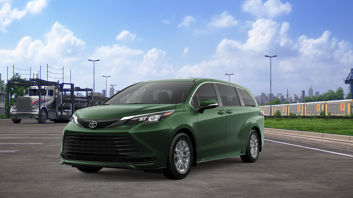 2026 Toyota Sienna LE's photo