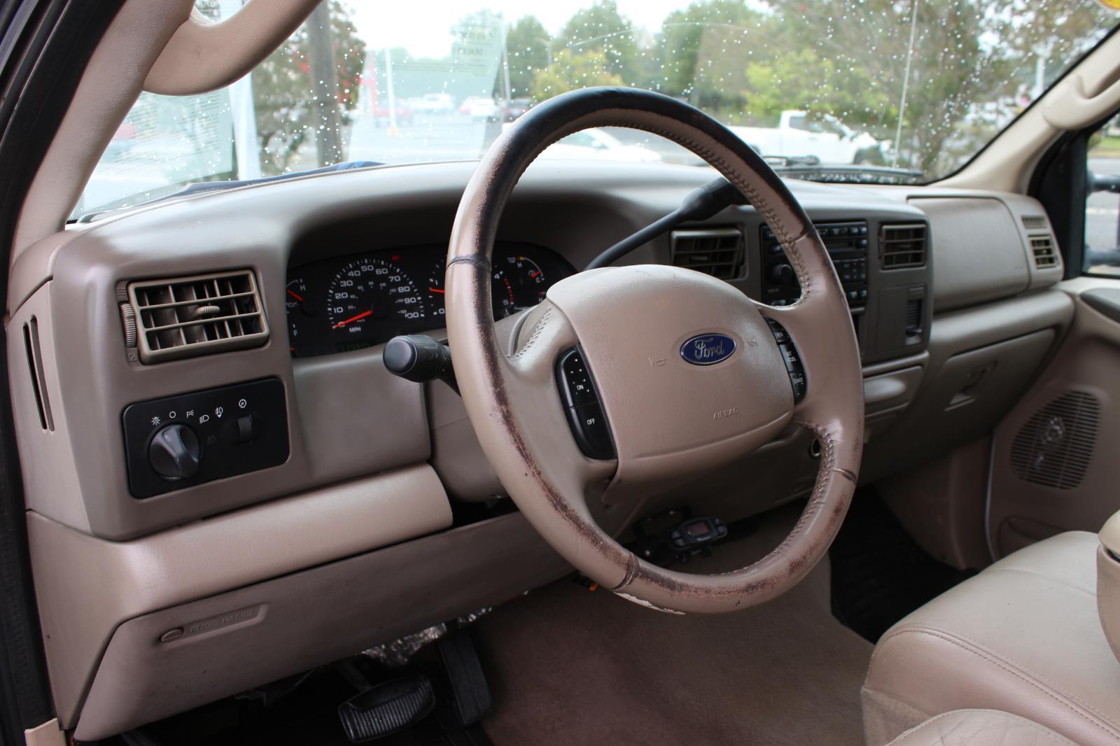 2004 Ford F-350 Lariat photo 16