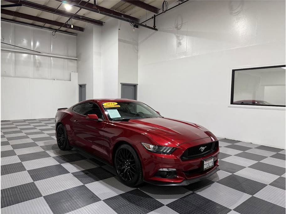 2016 Ford Mustang GT Premium photo 2