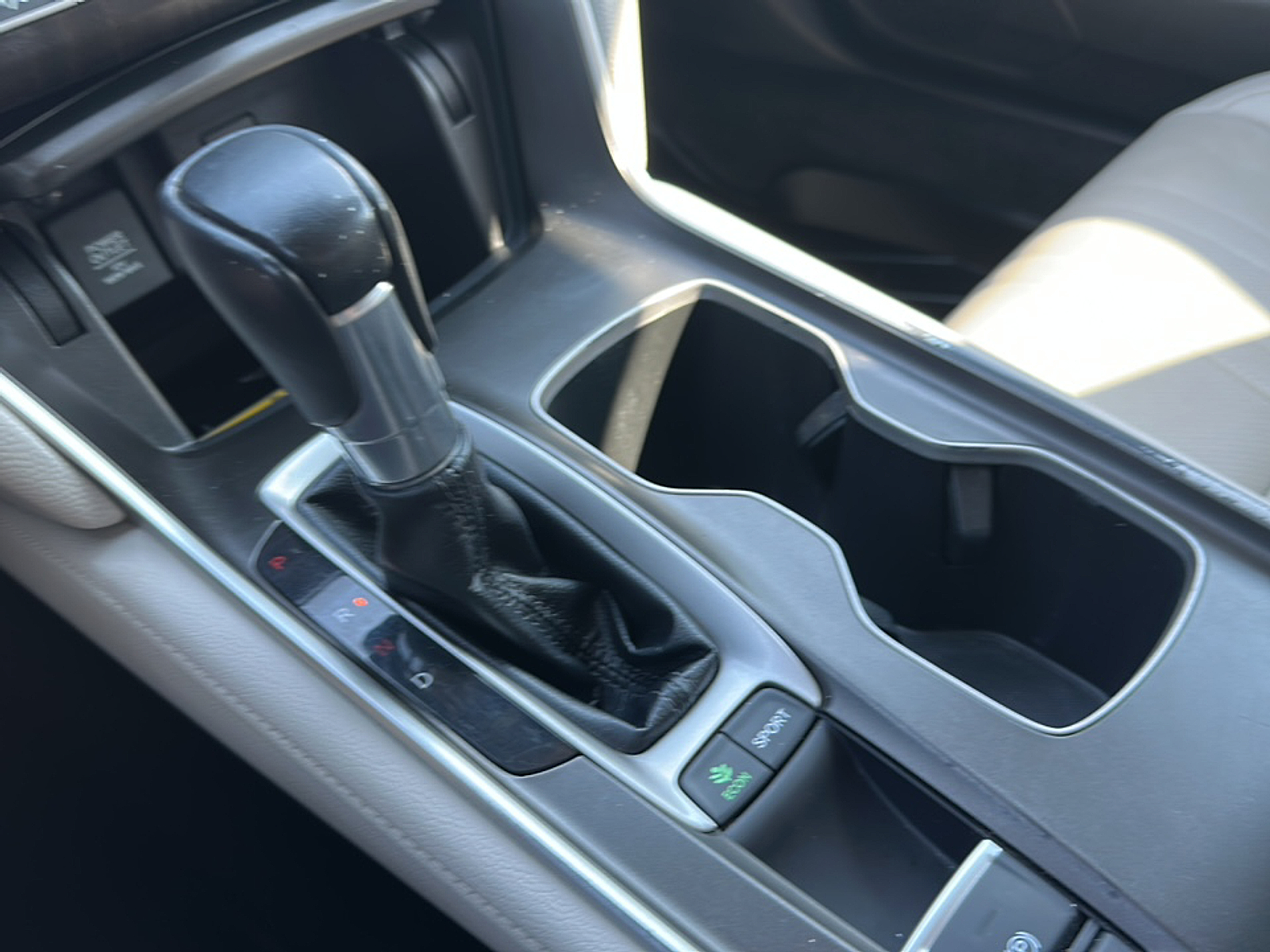 2018 Honda Accord Touring photo 14