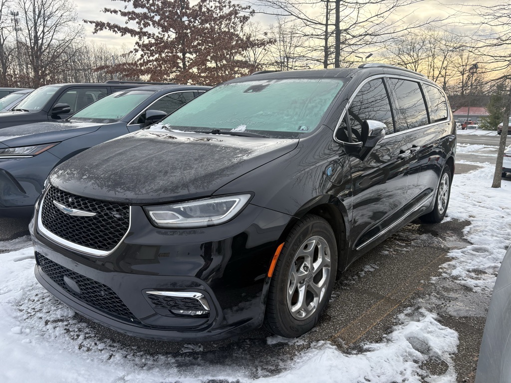 2023 Chrysler Pacifica Limited's photo