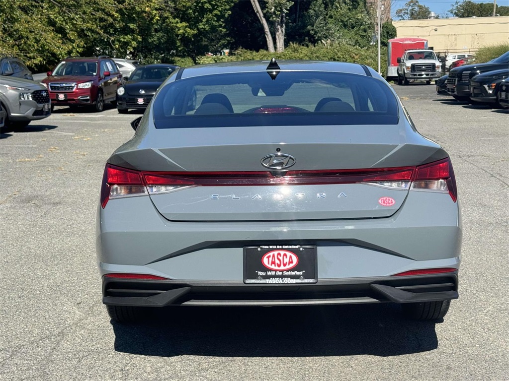 2023 Hyundai Elantra SEL photo 5