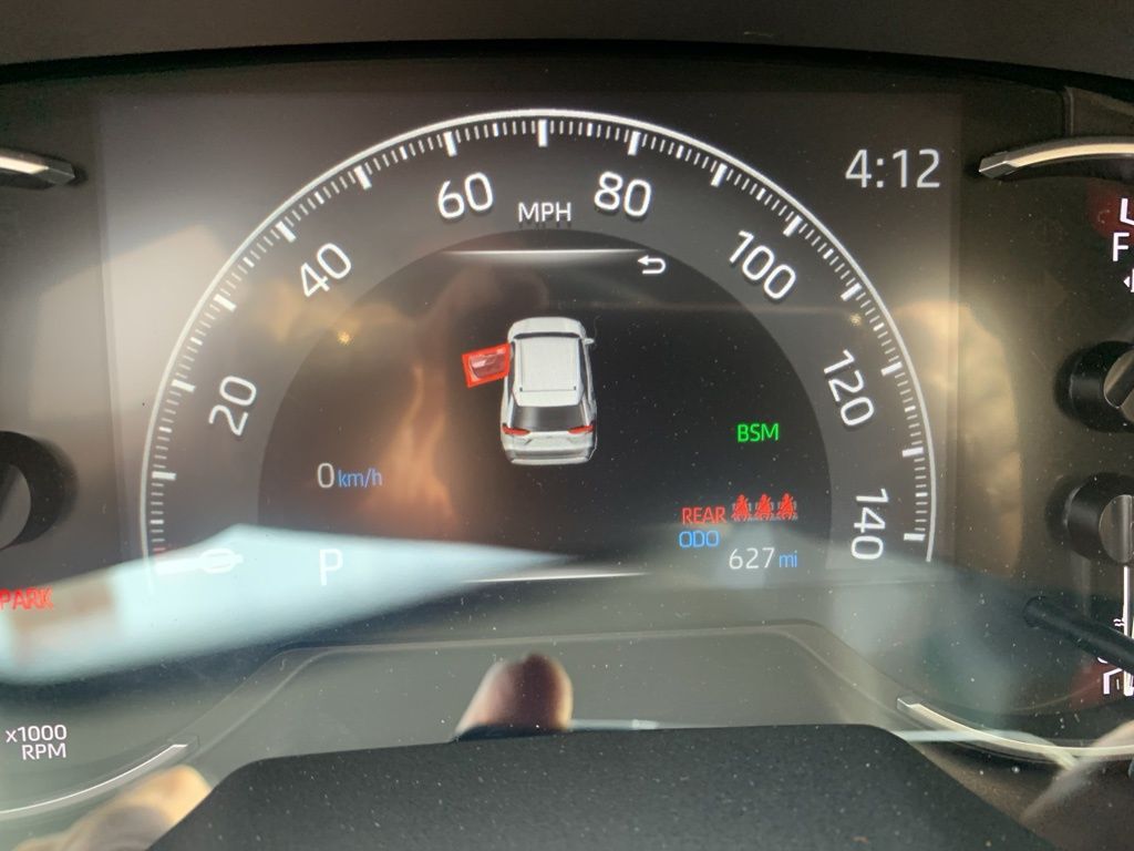 2025 Toyota RAV4 XLE photo 9