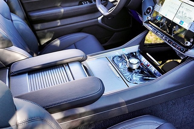 New 2025 Bright White Clear-Coat Exterior Paint Jeep Series II image 14