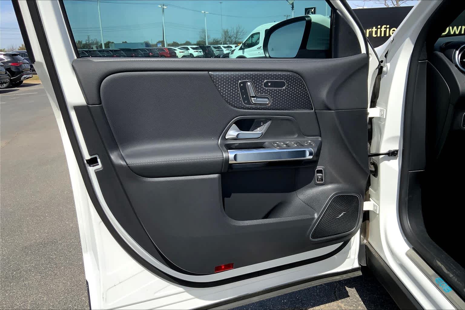 2025 Mercedes Benz EQB 300 4MATIC photo 14