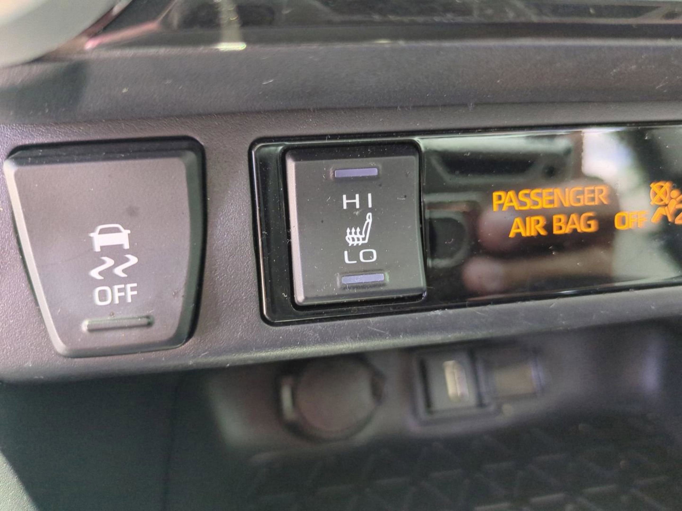 2022 Toyota RAV4 XLE Premium photo 23