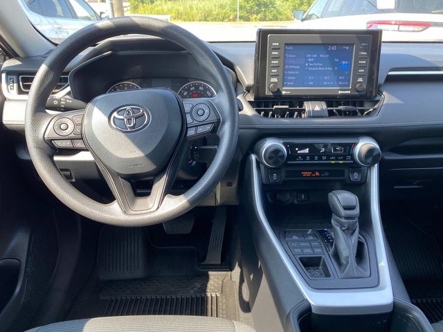 2022 Toyota RAV4 LE photo 10