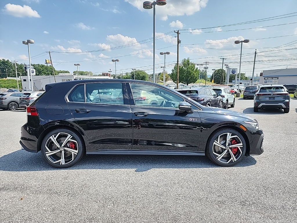 2025 Volkswagen Golf GTI SE photo 4