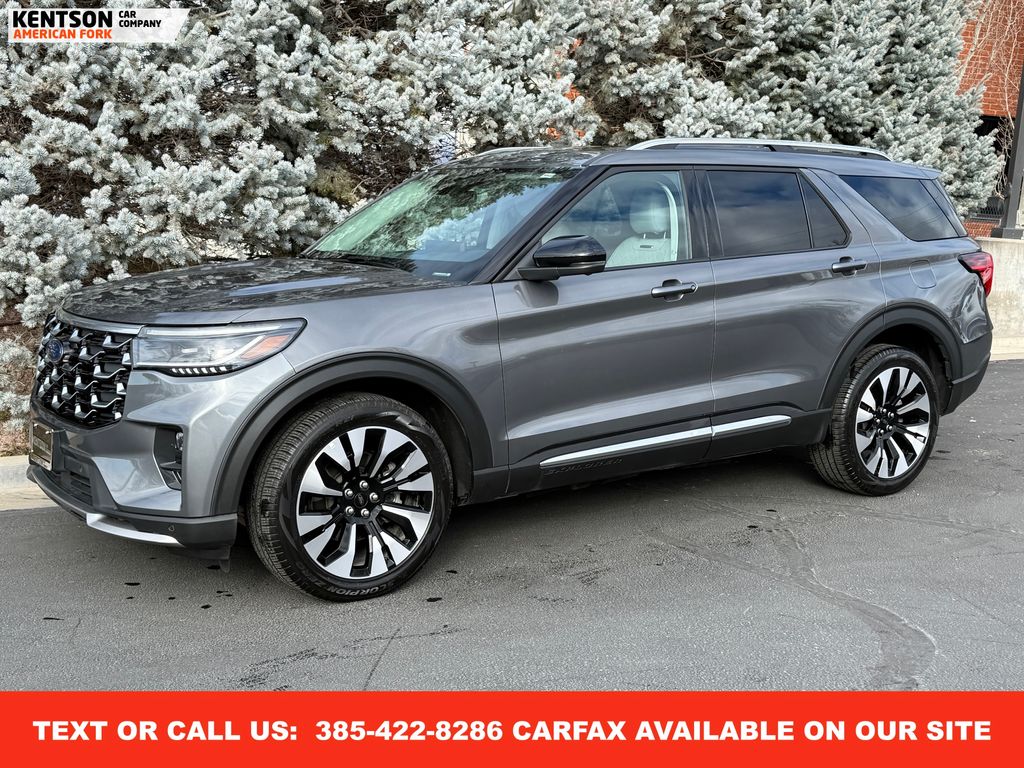 2025 Ford Explorer Platinum's photo