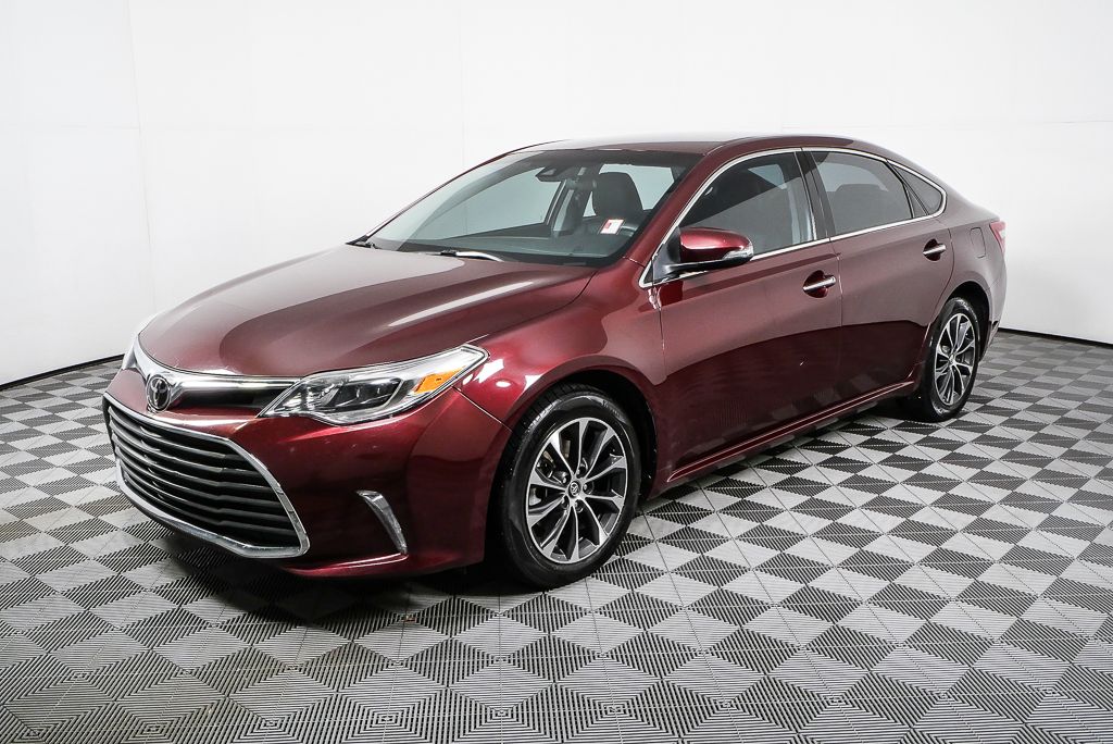 2017 Toyota Avalon XLE's photo