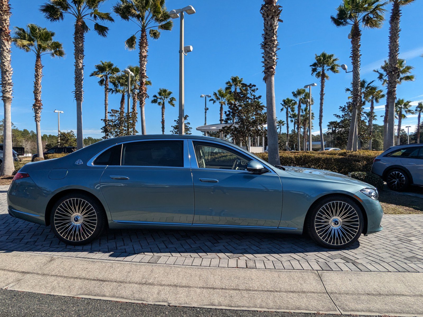 2025 Mercedes Benz S Maybach 450 580 photo 3