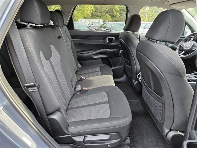 2022 Kia Sorento LX photo 15