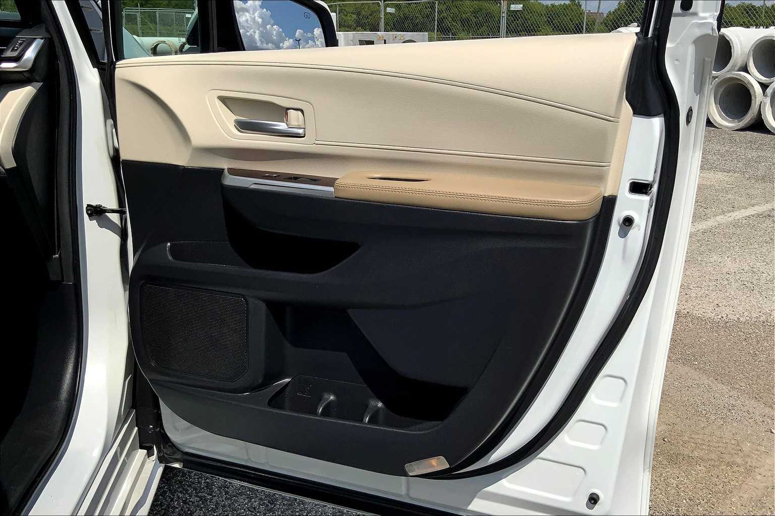 2023 Toyota Sienna XLE photo 21