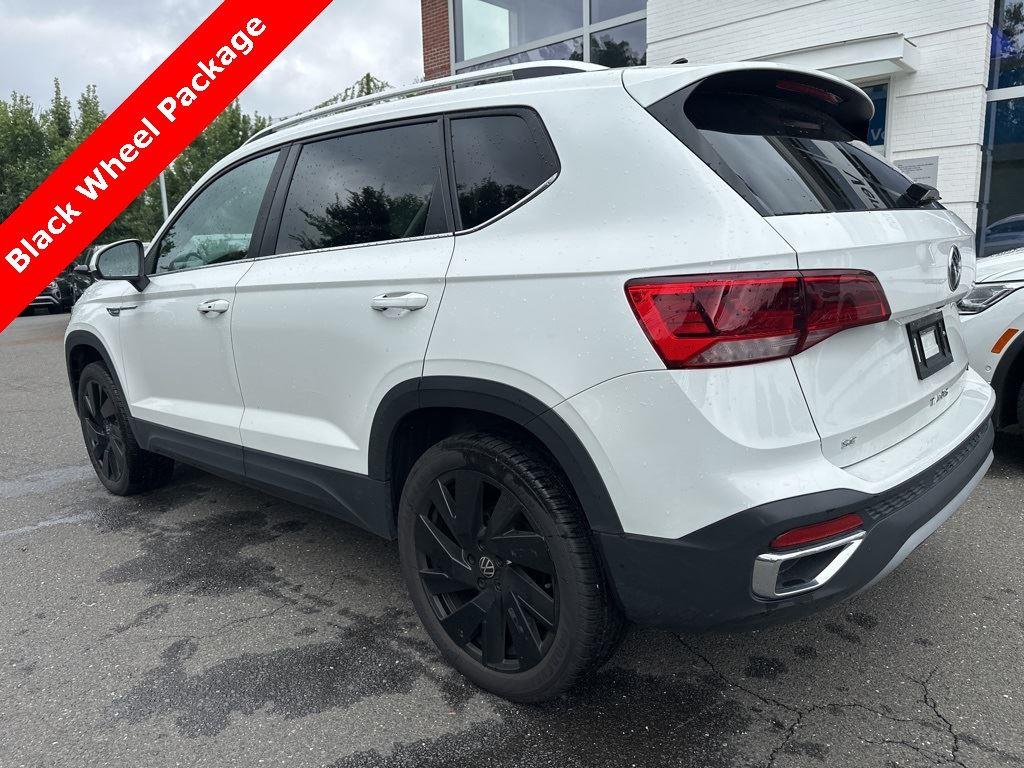 2024 Volkswagen Taos SE photo 3