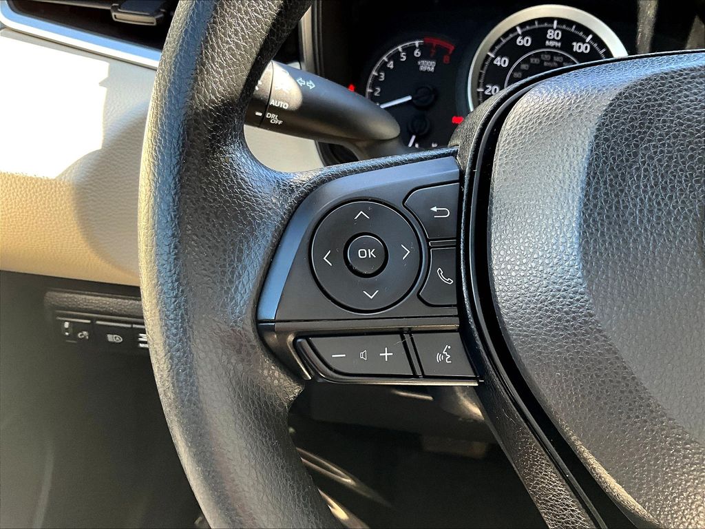 2021 Toyota Corolla LE photo 19