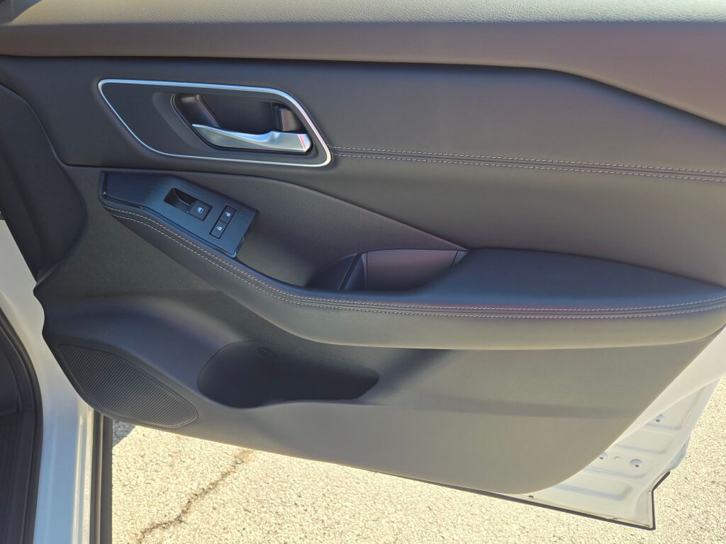 2021 Nissan Rogue SV photo 4