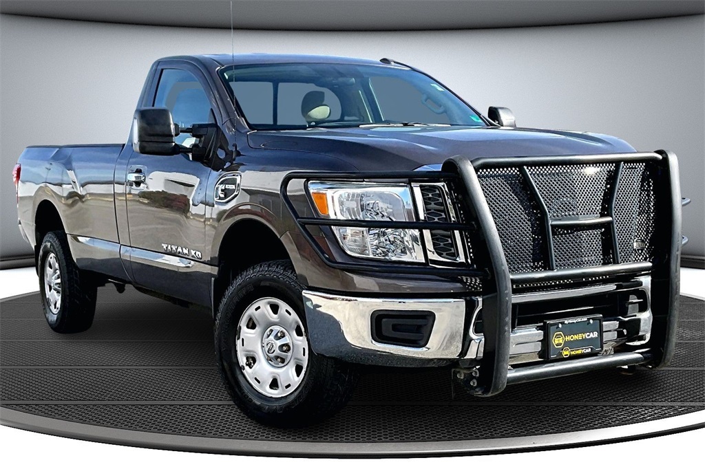 2017 Nissan Titan XD SV's photo