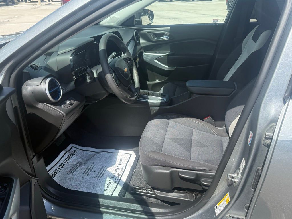2024 Chevrolet Trax LS photo 9