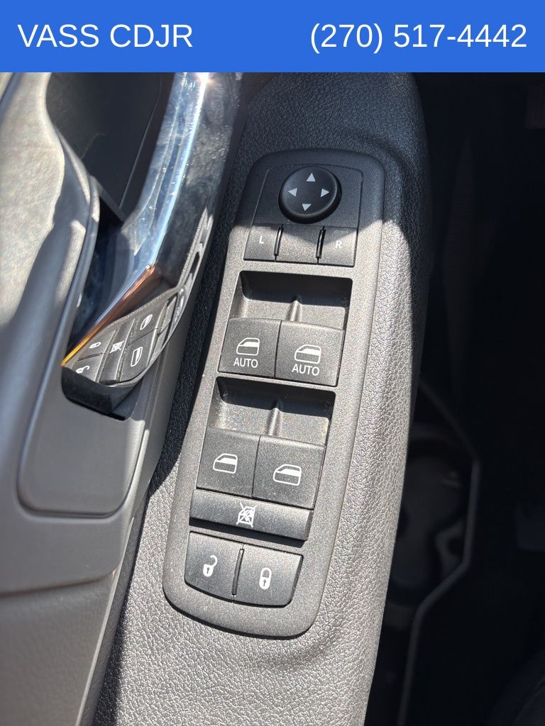 2023 Ram 1500 SLT photo 14