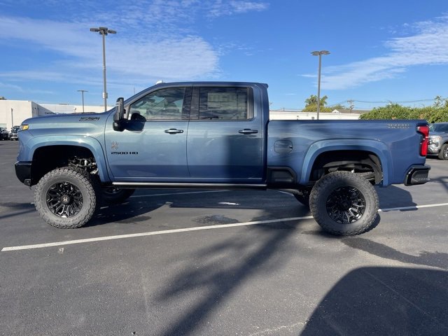 2025 Chevrolet Silverado 2500HD LTZ photo 4